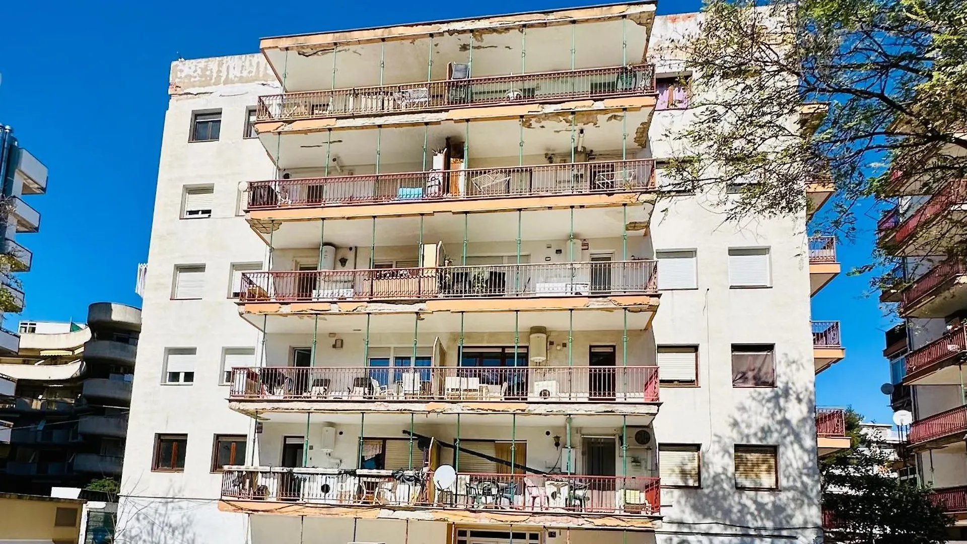 הקונטקטים של Home Avenida Salou